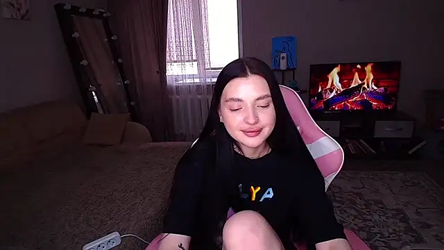 yoursLina webcam