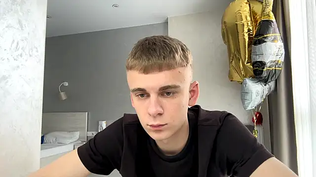 SoloFury live cam on StripChat