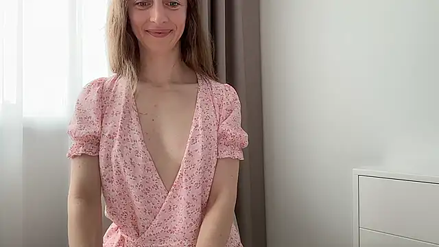 ShySchoolGirl live cam on StripChat