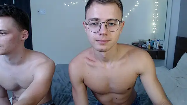 NikiKerryCum webcam
