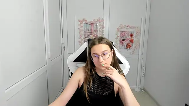 Mia_kristal webcam