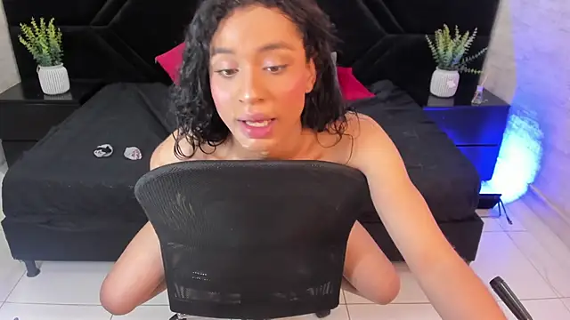 Isis_Fem_ webcam