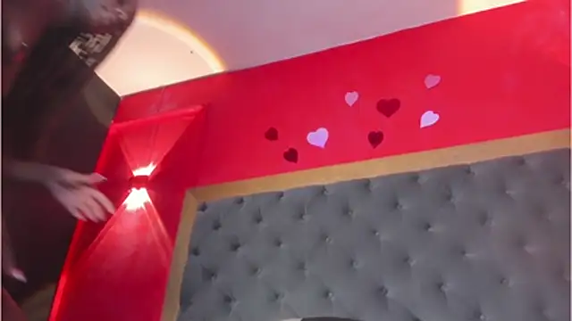 YayaHilton webcam