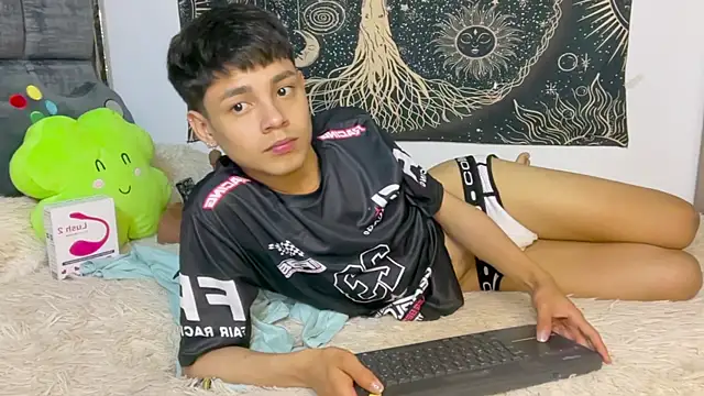 Bldavioro45 - Male webcam sex chat