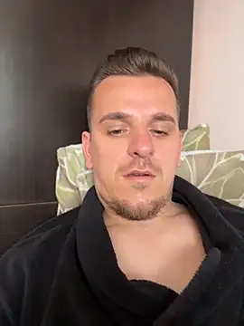 Huge_cock22cm live cam on StripChat