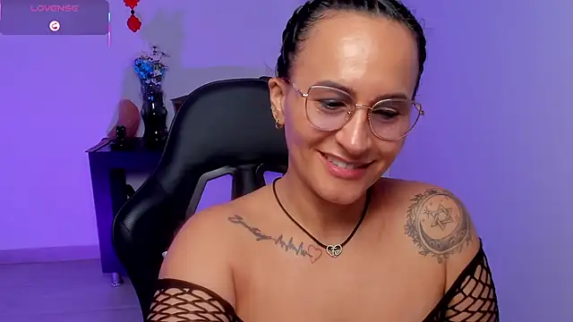 Sara_Charmy webcam