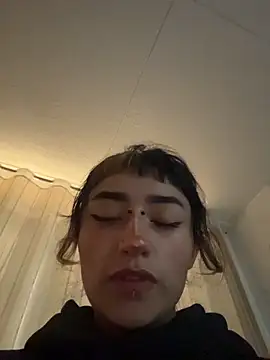 baby_akuma webcam