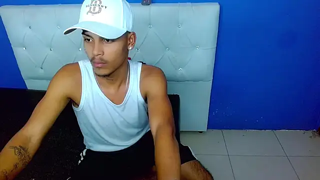 Angel_foxc13 live cam on StripChat