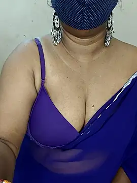 MISS-LOVEV live cam on StripChat