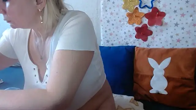 QueenLana live cam on StripChat