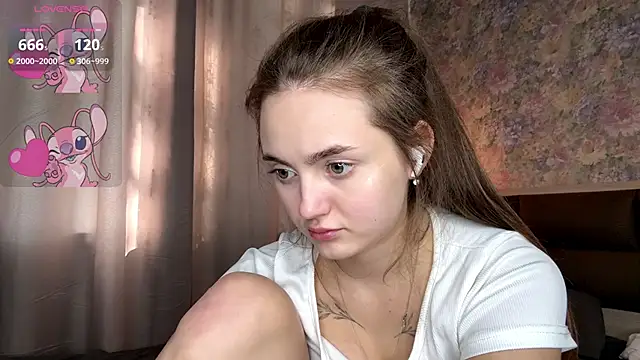 LoraDavi live cam on StripChat