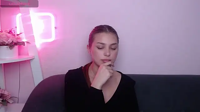 MilanaAngelAs live cam on StripChat