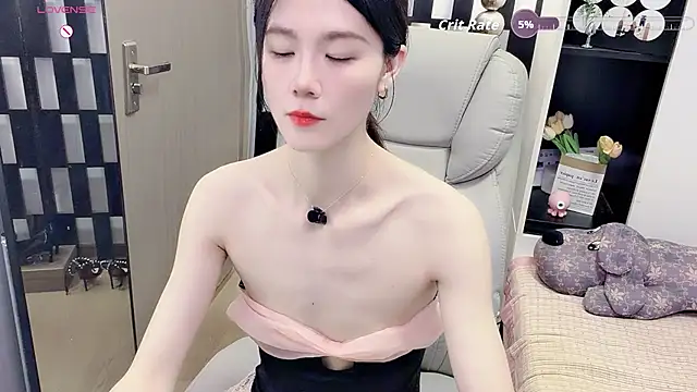 Yueyue-MM live cam on StripChat
