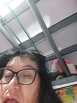 clarita_01 live cam on StripChat