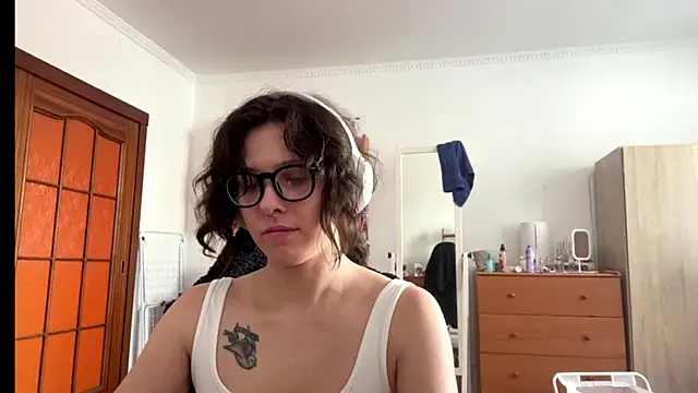 PillowPeachX webcam