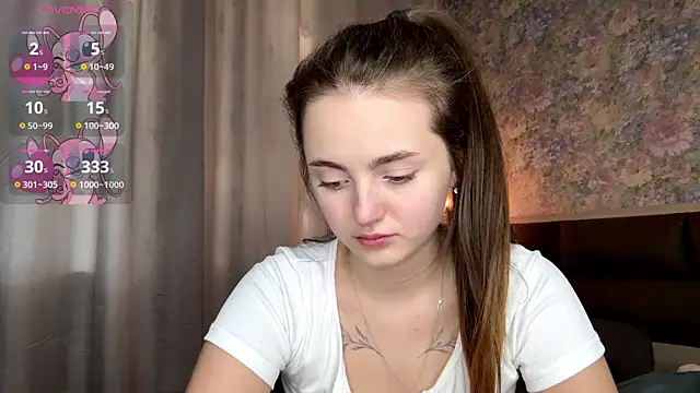 LoraDavi live cam on StripChat