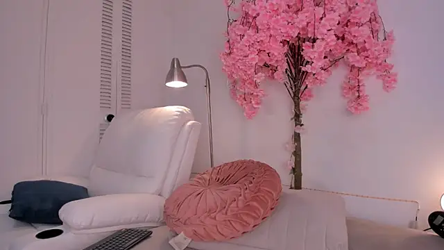 kitty_miaa live cam on StripChat