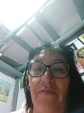 clarita_01 live cam on StripChat