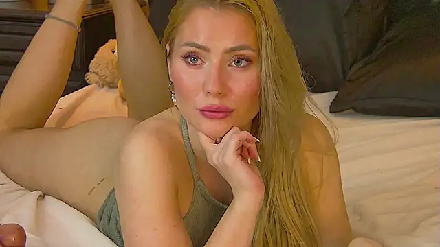 MisshaNight live cam on StripChat