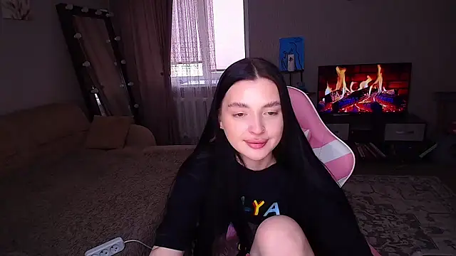 yoursLina webcam