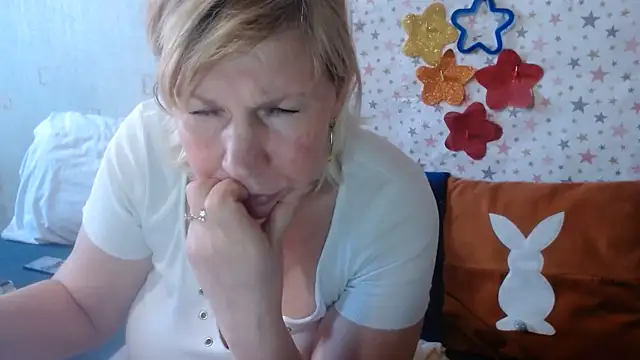 QueenLana webcam