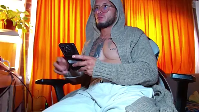 sebastian_horny live cam on StripChat
