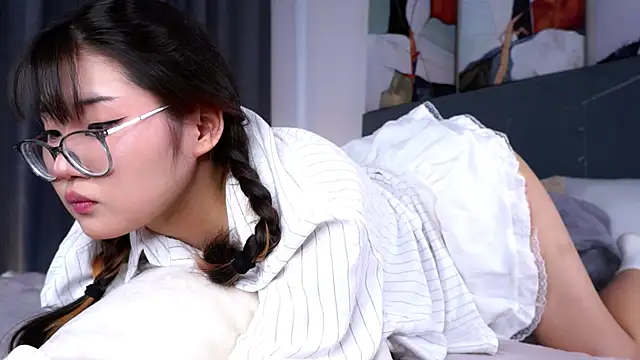 NelleMihalko live sex cam