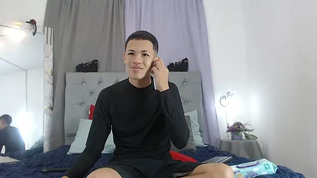 PhillipCox live cam on StripChat