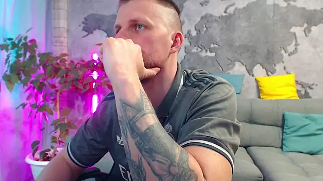 VikingChrisss live cam on StripChat