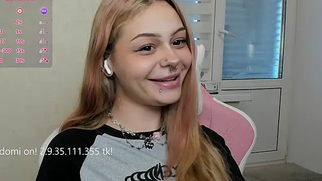 MelonyEmo webcam