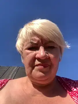 Laura_Millf webcam
