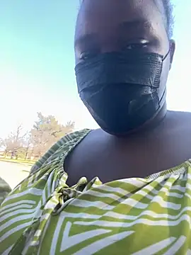 MaskedBootyLicious28 webcam