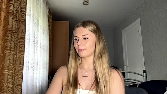 HoneysPiee webcam