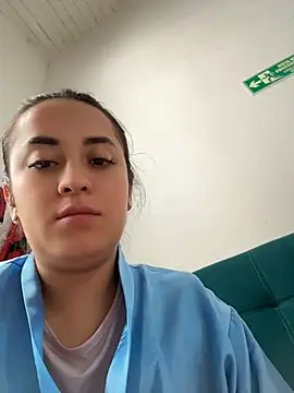 Antonella_Julieta live cam on StripChat