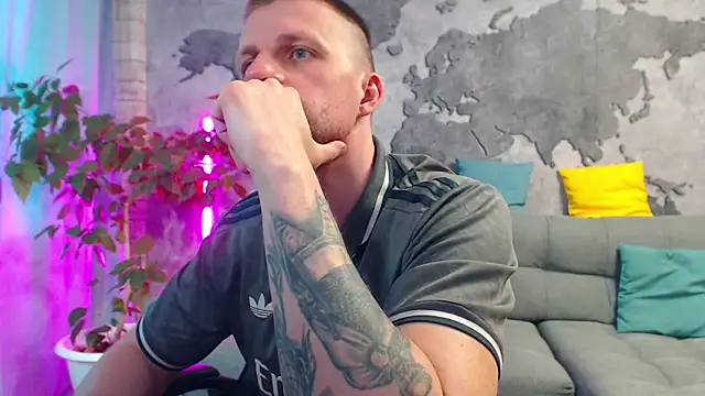 VikingChrisss live cam on StripChat