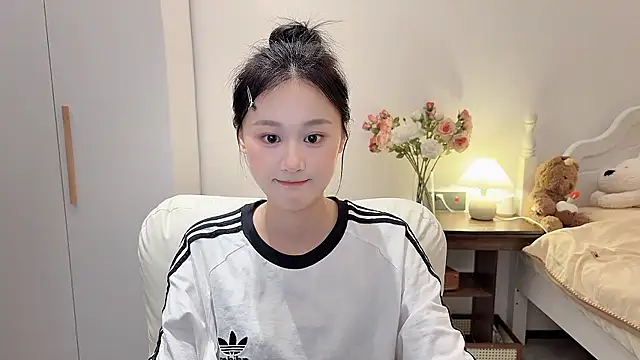 Hu-uzzzZ live cam on StripChat