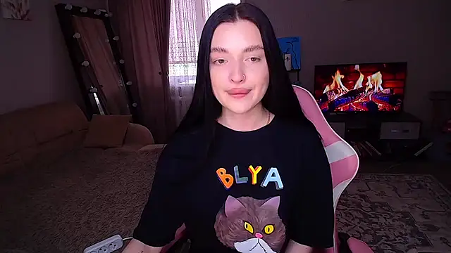 yoursLina webcam