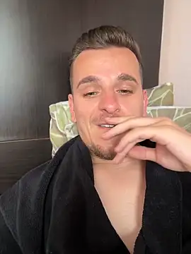 Huge_cock22cm live cam on StripChat