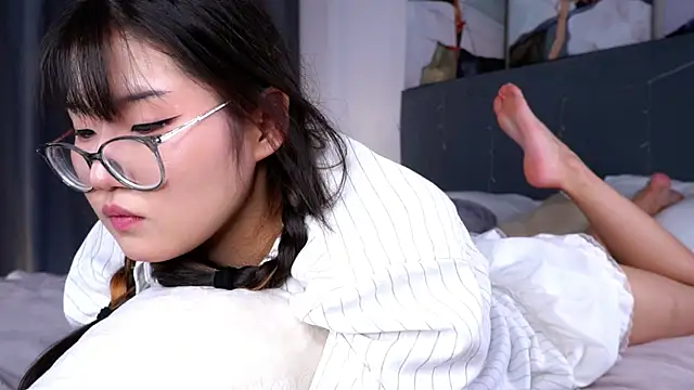 NelleMihalko live cam on StripChat