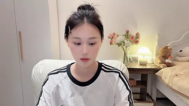 Hu-uzzzZ live cam on StripChat