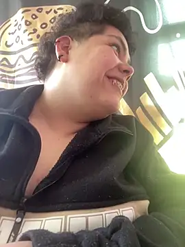 Hailey_Curvy live cam on StripChat