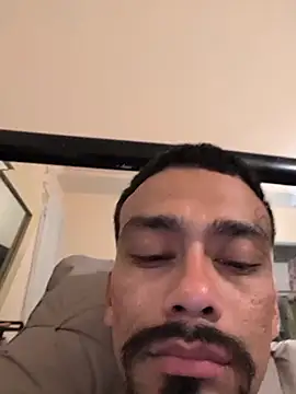 Cnutt310 live cam