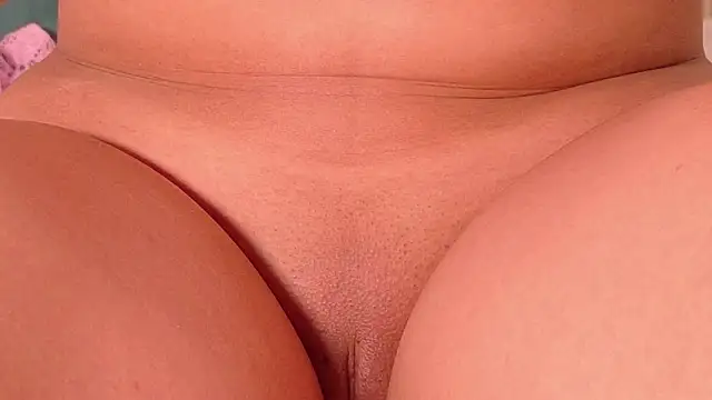 MiaJanss live cam on StripChat