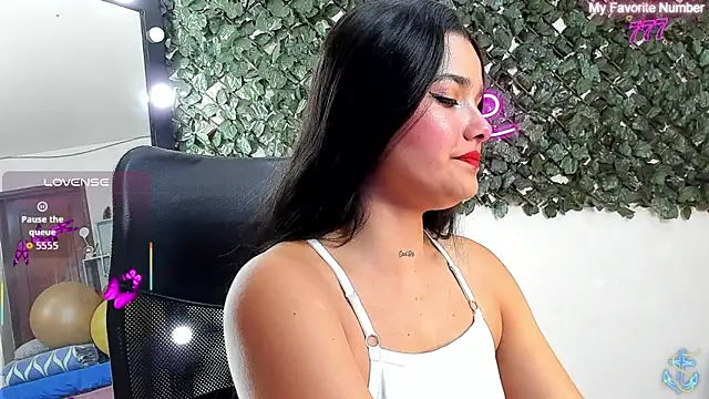 DestinyHills live sex cam