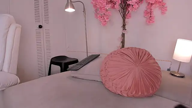 kitty_miaa live cam on StripChat