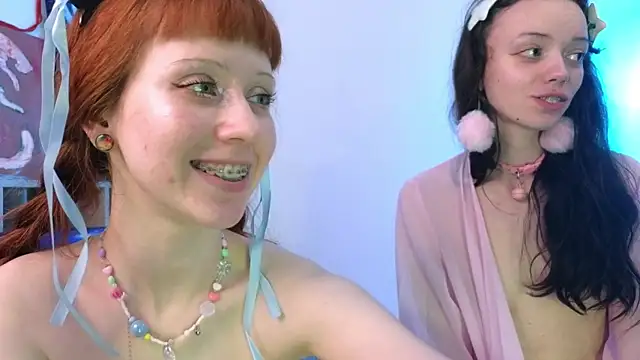 hopgals live cam on StripChat