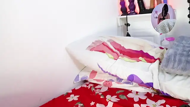 25sweetlilbunny live cam on StripChat