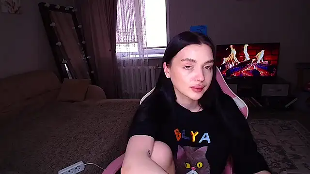 yoursLina webcam