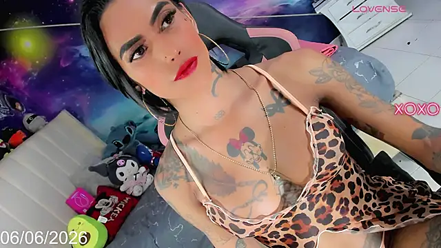 Nella_Dolls live cam on StripChat