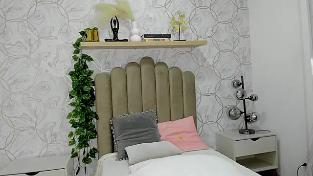 luna_bellucci live cam on StripChat